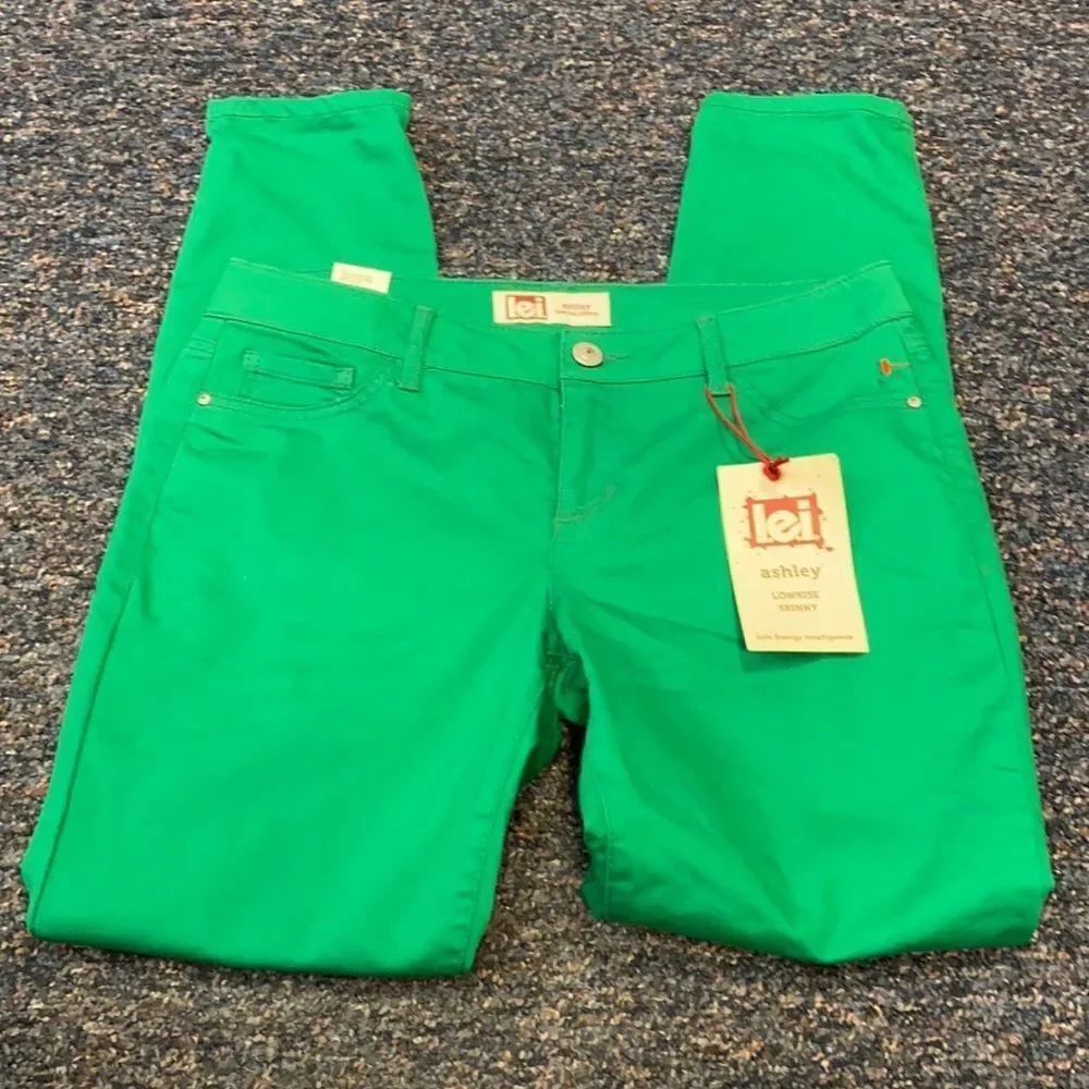 L.E.I green skinny jeans sz. 13 NWT